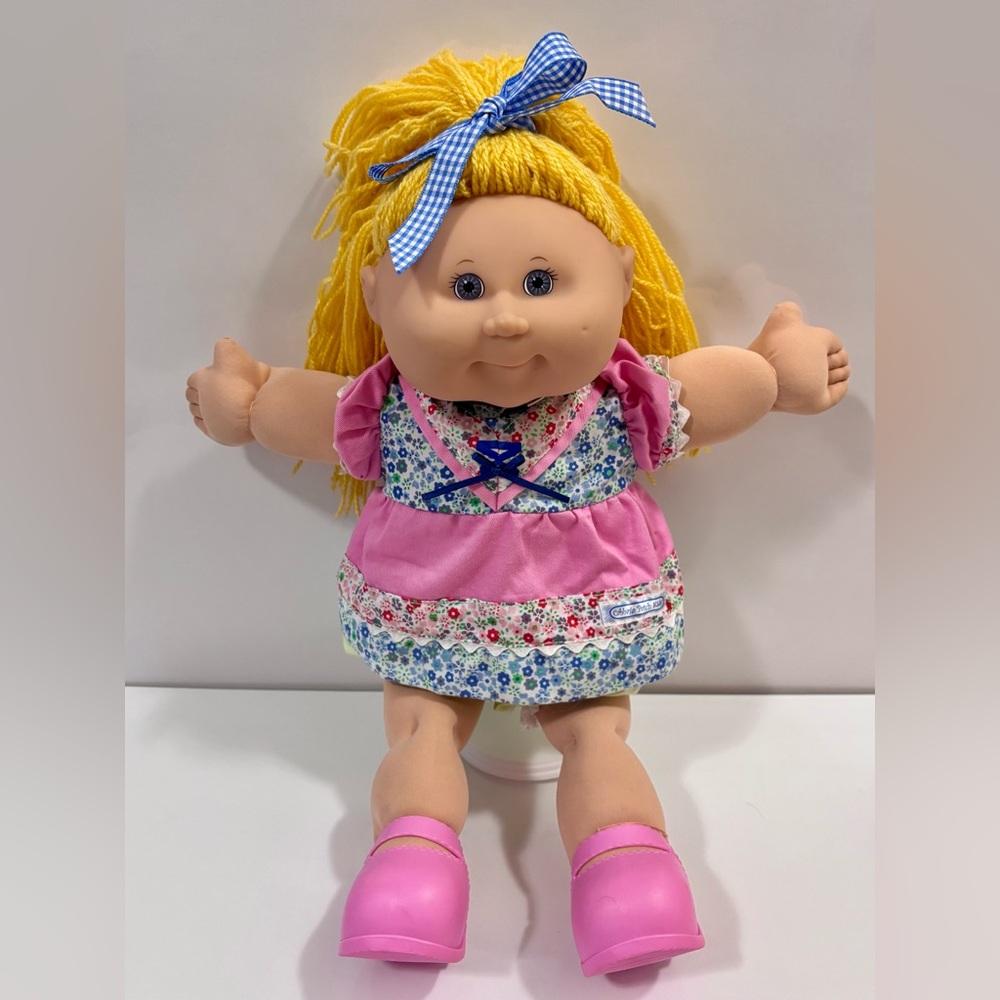 2004 Play Along Cabbage Patch Kid – Yellow Yarn Hair, Rare Violet Eyes